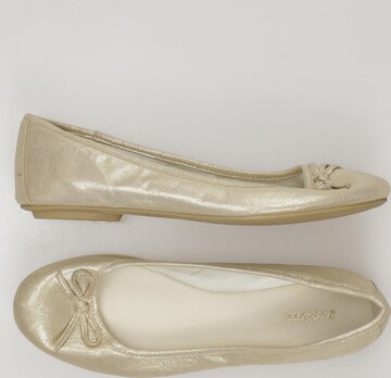 Graceland Flats & Loafers in 39 in Gold: front