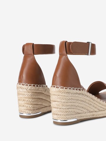 Dream Pairs Sandals in Brown