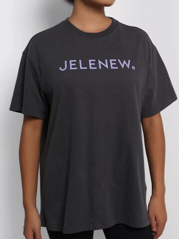 Maglietta 'All day Essentials T-shirt' di Jelenew in grigio