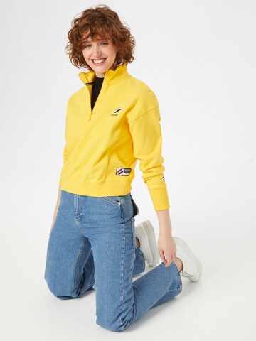 Superdry - Sweatshirt 'Essential' em amarelo