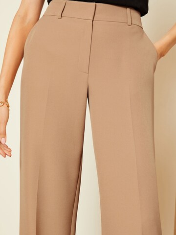 love & roses Regular Pressveckad byxa i beige