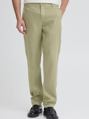 Casual Friday Regular Chino trousers 'CFPandrup' in Green: front