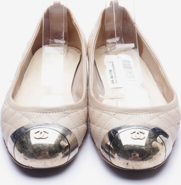 CHANEL Flats & Loafers in 35,5 in White