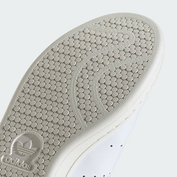 Baskets basses ADIDAS ORIGINALS en blanc