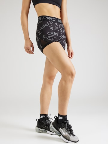 NIKE Skinny Sportshorts in Schwarz: predná strana