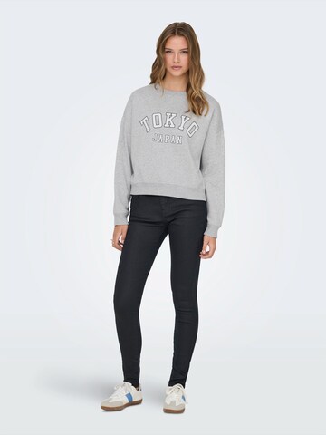 ONLY Sweatshirt in Grau
