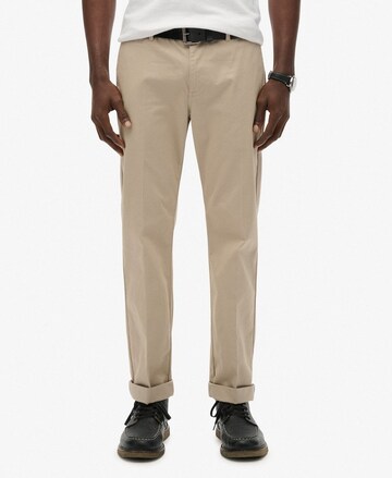 Regular Pantalon chino 'Premium' Superdry en marron : devant