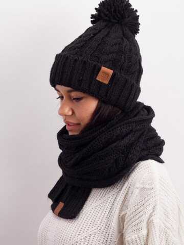Manufaktur13 Oversized Scarf 'Rough Knit' in Black