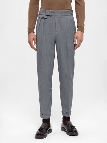 regular Pantaloni con pieghe di Antioch in grigio: frontale