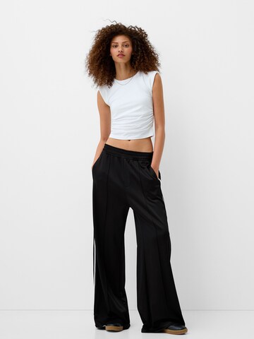 Bershka Wide Leg Housut värissä musta