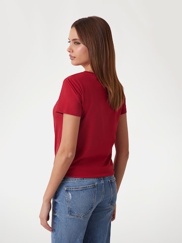 GUESS T-Shirt in Rot