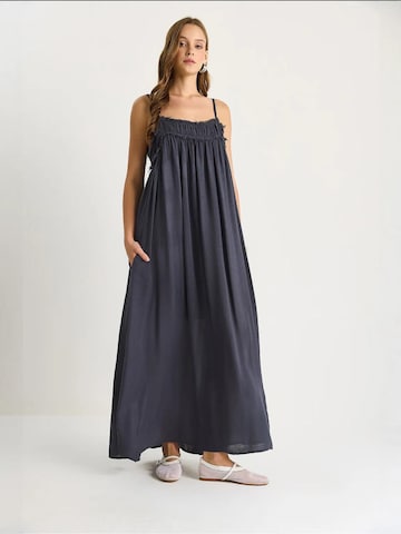 Abito estivo di Bianco Lucci in grigio