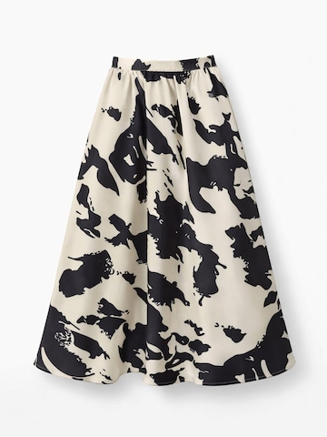 Touché Privé Skirt 'Patterned Satin Skirt' in Beige