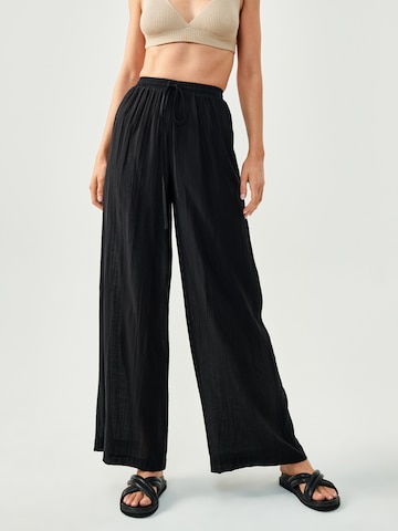 St MRLO Wide leg Broek 'CASEY' in Zwart: voorkant