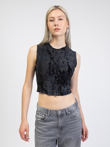 BROKE + SCHÖN Top in Black: front