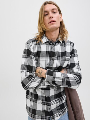 Coupe regular Chemise 'JJJames' JACK & JONES en blanc