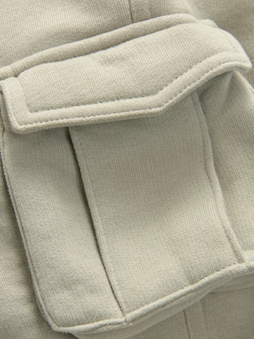 Next Tapered Hose in Grau