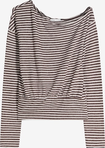 Pulover de la Bershka pe maro: față