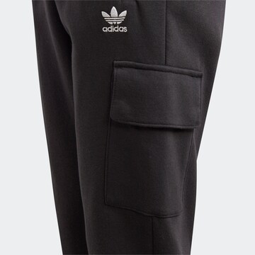 juoda ADIDAS ORIGINALS Siaurėjantis Kelnės 'Fleece'