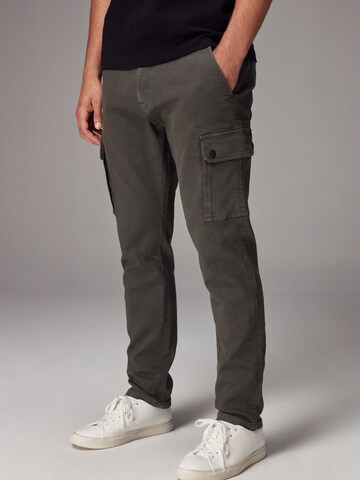 Next - Tapered Pantalón cargo en verde: frente