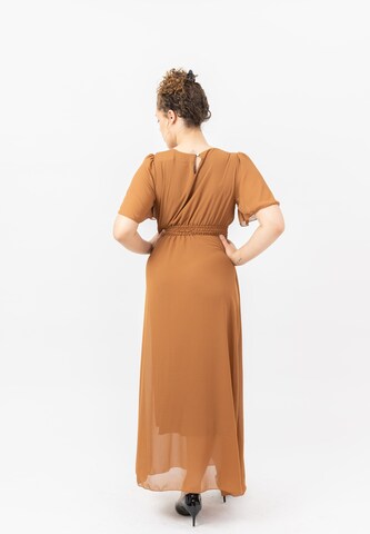 Abito di Elara in marrone
