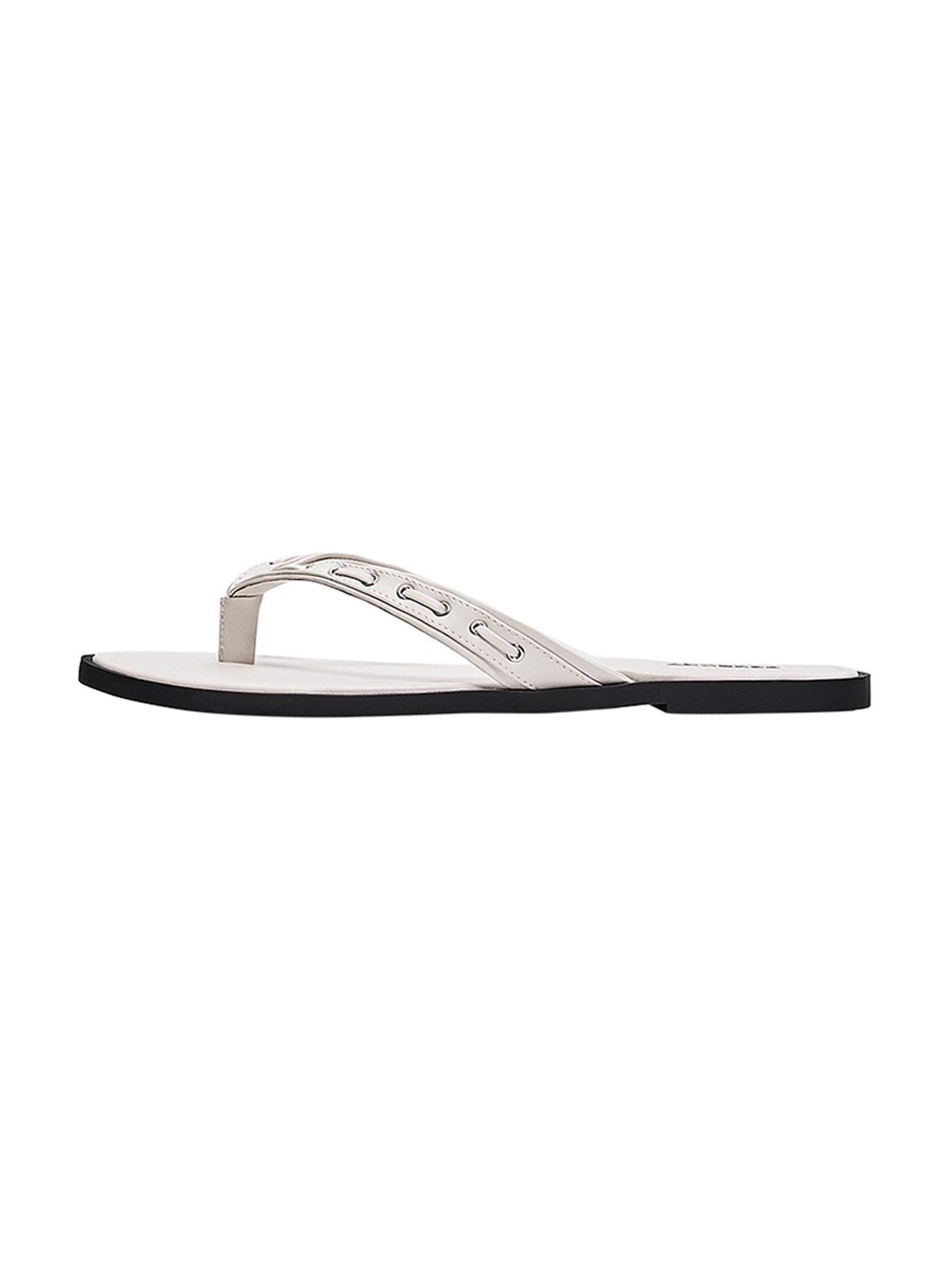 Flip-flops de la Bershka pe alb
