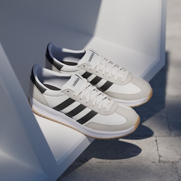 ADIDAS SPORTSWEAR Låg sneaker 'Run 70S' i vit