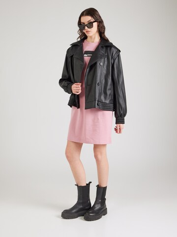 KARL LAGERFELD JEANS Платье в Ярко-розовый