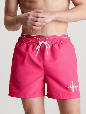 Calvin Klein Swimwear Шорти за плуване 'Pride' в розово: отпред