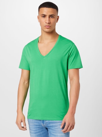 DRYKORN Regular fit T-shirt 'Quentin' i grön: framsida