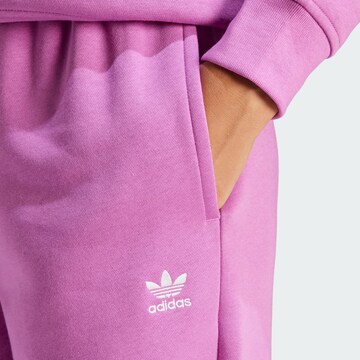 lillā ADIDAS ORIGINALS Pakapēniski sašaurināts piegriezums Bikses 'Essentials'