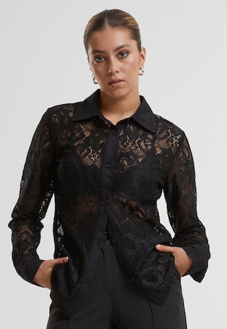 Urban Classics Blouse in Black: front