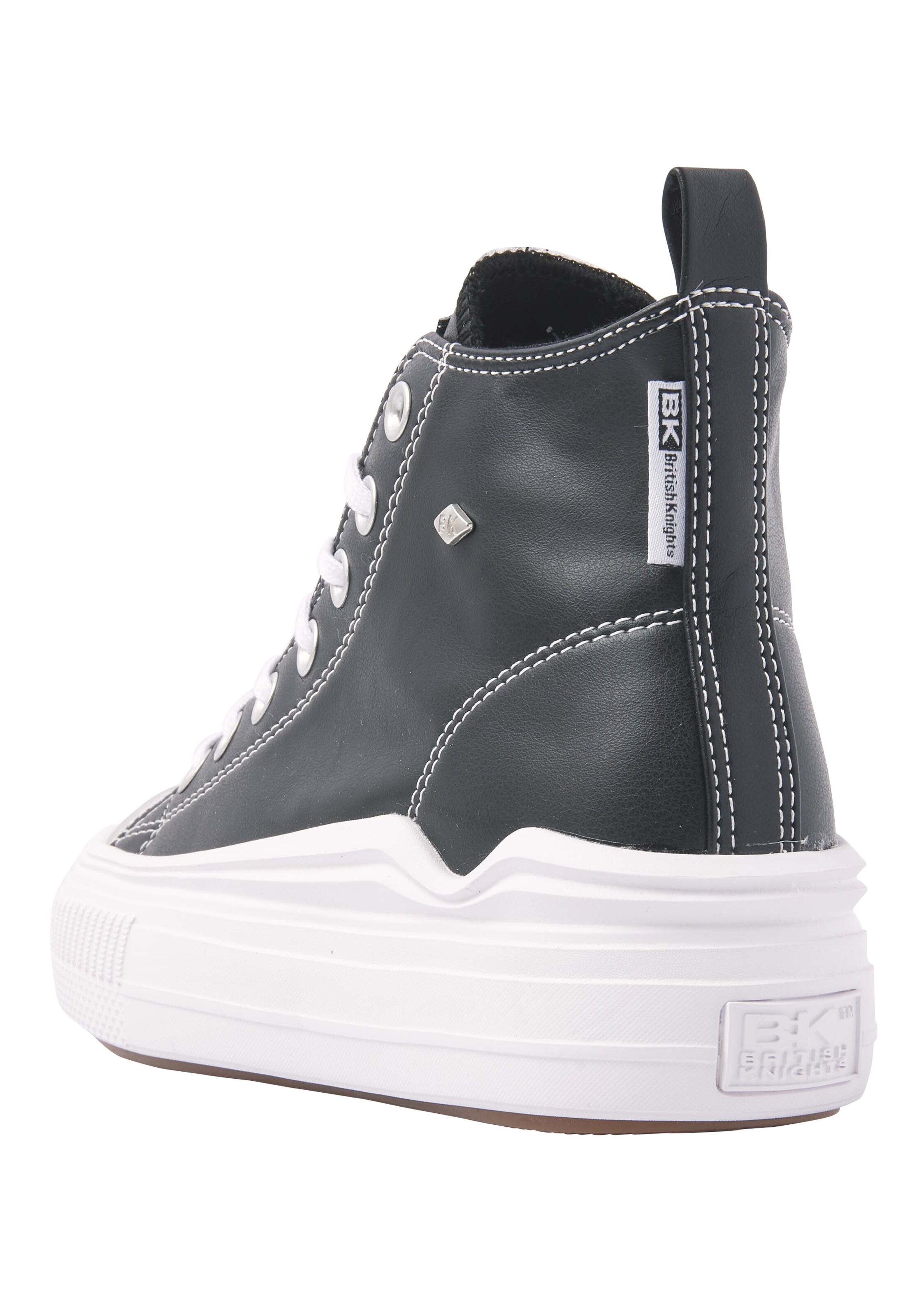 BRITISH KNIGHTS Korkeavartiset tennarit 'Kaya' värissä musta