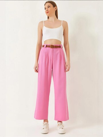 Wide leg Pantaloni con pieghe di Bianco Lucci in rosa