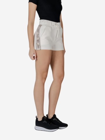 Slimfit Pantaloni sportivi 'BRITNEY V3GD13 KB3P2' di GUESS in beige