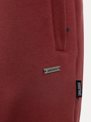 Smilodox Tapered Trousers in Red