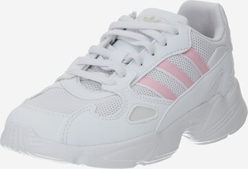 ADIDAS ORIGINALS - Sapatilhas 'FALCON' em branco: frente