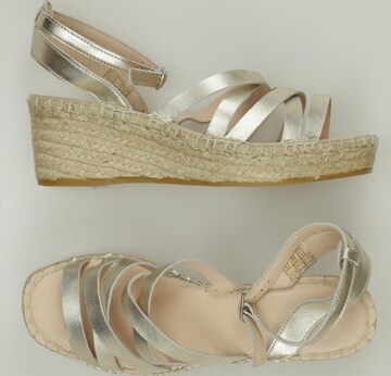 Zign Sandals & High-Heeled Sandals in 40 in Gold: front