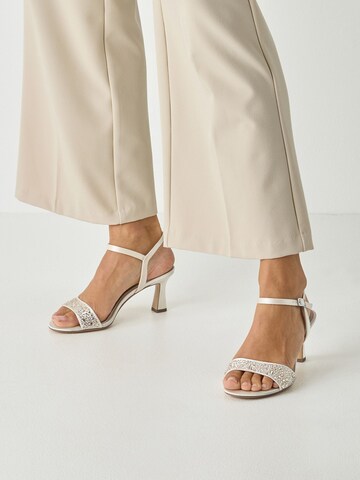 Tamaris Босоножки с ремешком в Белый