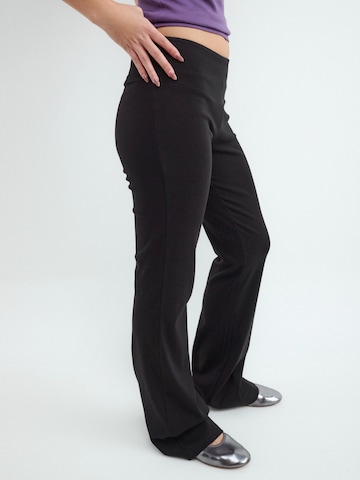 BALMOHK Levenevä Leggingsit värissä musta