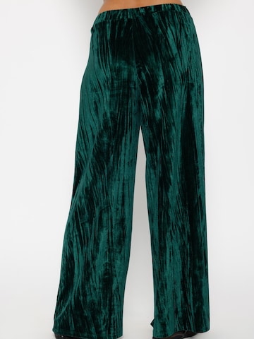 SASSYCLASSY Loosefit Hose in Grün
