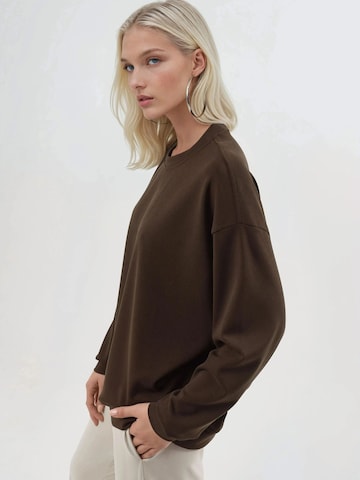 Busem Sweatshirt in Bruin