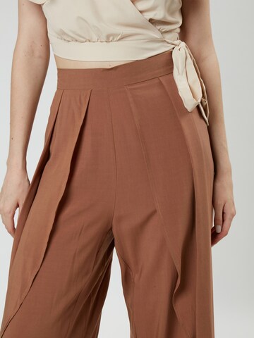 Influencer Loose fit Trousers with creases in Brown