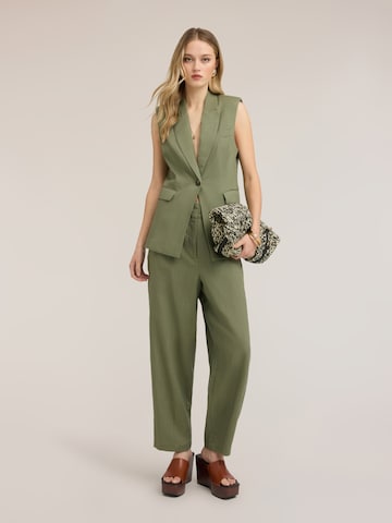 MOTIVI - regular Pantalón en verde