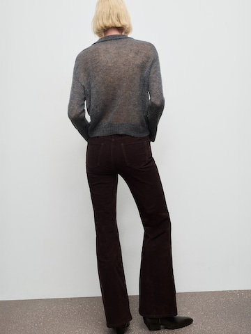 MANGO Flared Jeans 'VIOLETAV' in Bruin