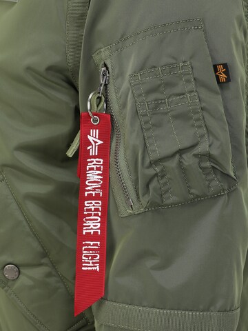 ALPHA INDUSTRIES Regular Fit Vinterjakke 'B15-3 TT' i grøn