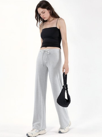 Loosefit Pantaloni di Busem in grigio