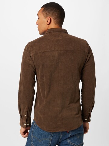 Redefined Rebel - Ajuste regular Camisa 'Sean' en marrón