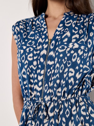 Apricot Kleid in Blau