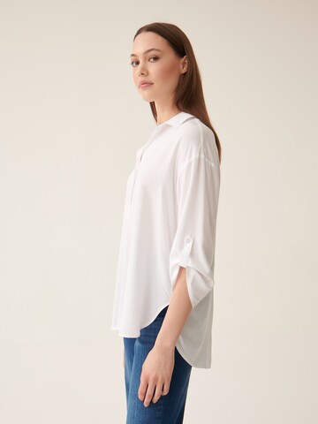 TATUUM - Blusa ' BALEA' em branco